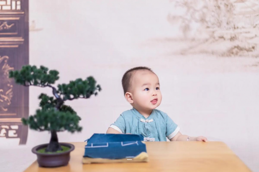 中国台湾五个月宝宝可以站吗 中国台湾五个月宝宝可以站吗